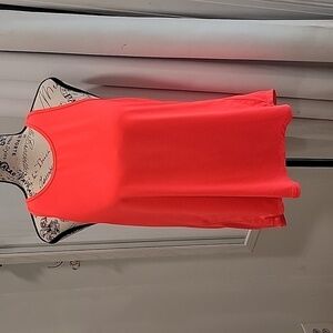 ✨️ Under Armour Sleeveless shirt with heat guard medium. B152